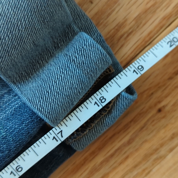 Ariya Jean Shorts 7/8 - Picture 8 of 8